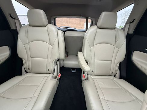 Used 2021 Buick Enclave Essence w/ Sound and Sites Package AWD/4WD image 39