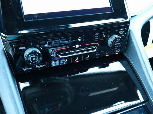 New 2025 Jeep Grand Cherokee Laredo w/ Luxury Tech Group I image 22