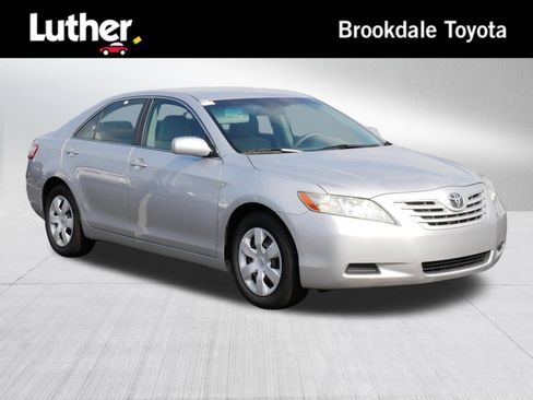 Used 2009 Toyota Camry LE FWD image 1