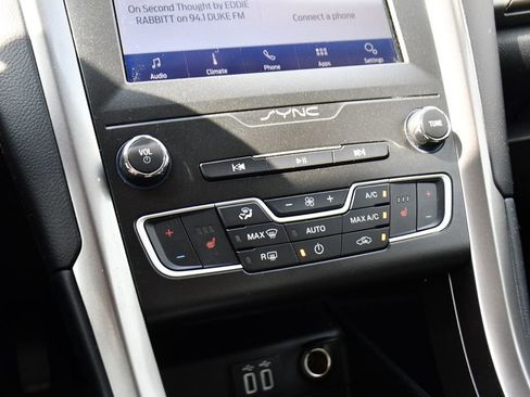 Used 2020 Ford Fusion SEL FWD image 29