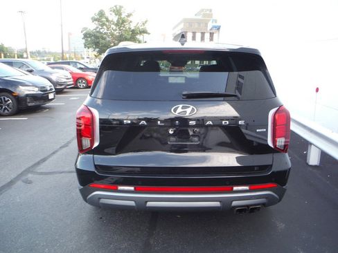 Used 2023 Hyundai Palisade Limited AWD/4WD image 9