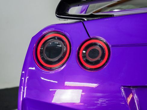 Used 2014 Nissan GT-R Premium image 16