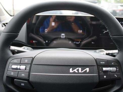 Certified 2025 Kia K4 EX FWD image 26