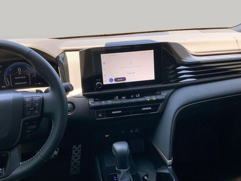 Used 2026 Toyota Camry SE FWD image 6