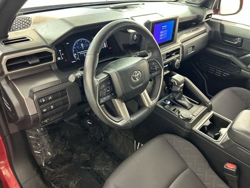 Used 2025 Toyota Tacoma SR5 AWD/4WD image 11