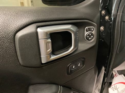 Used 2023 Jeep Wrangler Unlimited Rubicon w/ Safety Group AWD/4WD image 12
