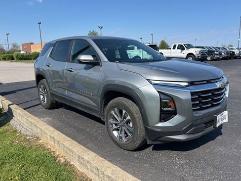 Used 2025 Chevrolet Equinox LT image 2