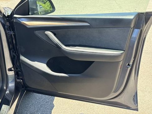 Used 2023 Tesla Model Y 2WD image 8