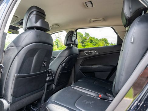 Used 2025 Kia Sportage EX FWD image 15