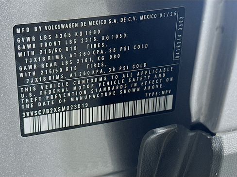 Used 2025 Volkswagen Taos SE FWD image 12