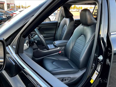 Used 2023 Toyota Highlander XLE image 8
