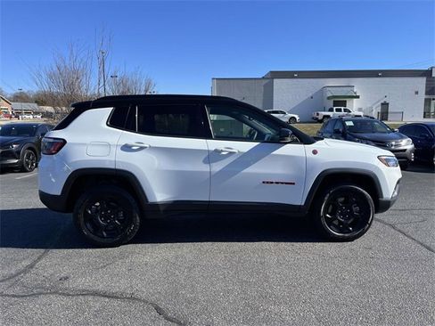 Used 2023 Jeep Compass Trailhawk image 2