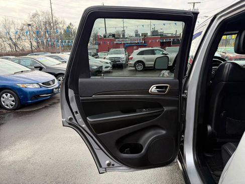 Used 2015 Jeep Grand Cherokee Limited image 36
