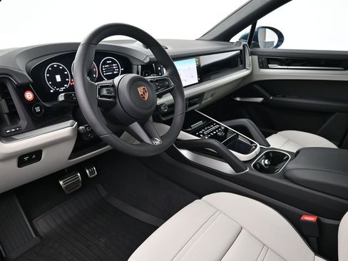 New 2026 Porsche Cayenne S image 4