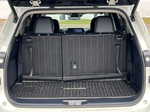 Used 2021 Toyota Highlander Platinum image 39