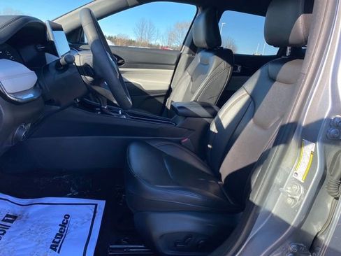 Used 2024 Jeep Compass Limited image 16