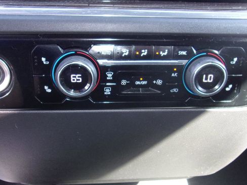 Used 2023 Chevrolet Silverado 1500 LT image 11