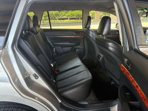 Used 2012 Subaru Outback 2.5i Limited AWD/4WD image 29