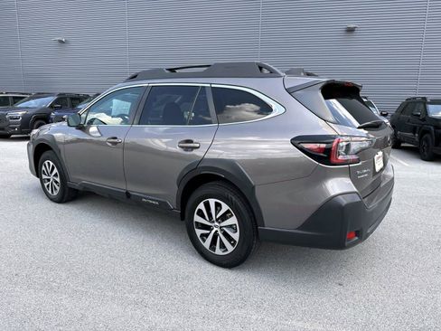 Used 2024 Subaru Outback Premium AWD/4WD image 6