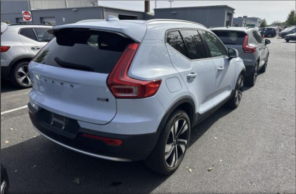 Certified 2024 Volvo XC40 B5 Plus w/ Protection Package Premier AWD/4WD image 12