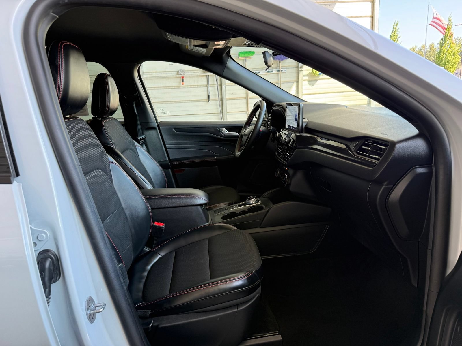 Used 2025 Ford Escape ST-Line Select AWD/4WD image 10