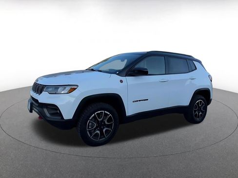 Used 2025 Jeep Compass Trailhawk AWD/4WD image 8