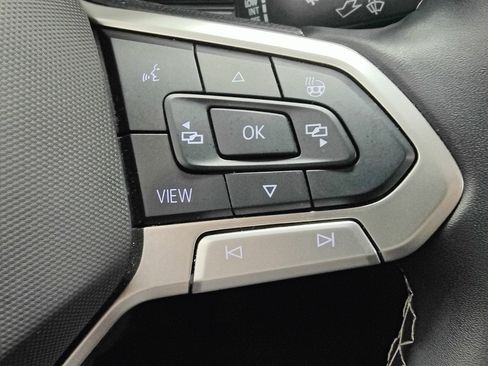 Used 2024 Volkswagen Taos SEL image 32