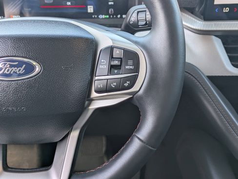 Used 2025 Ford Explorer Active w/ Active Comfort Package RWD image 22