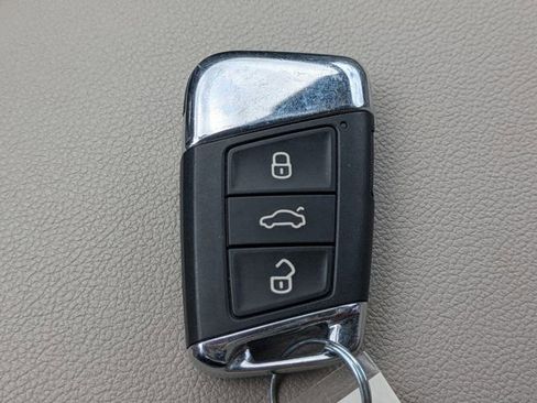 Used 2021 Volkswagen Atlas SE image 26