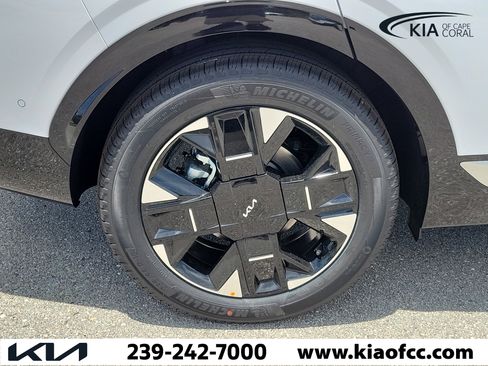 New 2026 Kia Sportage SX FWD image 9