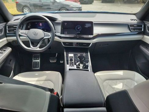 Used 2025 Volkswagen Atlas Cross Sport SEL Premium R-Line image 21