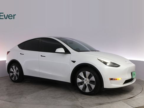 Used 2023 Tesla Model Y Long Range AWD/4WD image 14