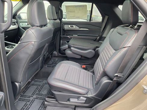 New 2026 Ford Explorer ST-Line w/ ST-Line Street Pack image 18