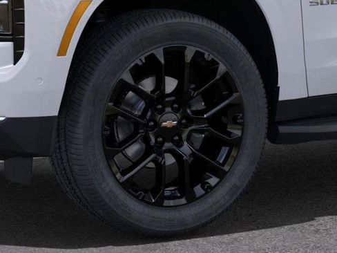 New 2025 Chevrolet Suburban LS image 9