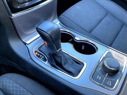 Used 2019 Jeep Grand Cherokee Laredo image 31