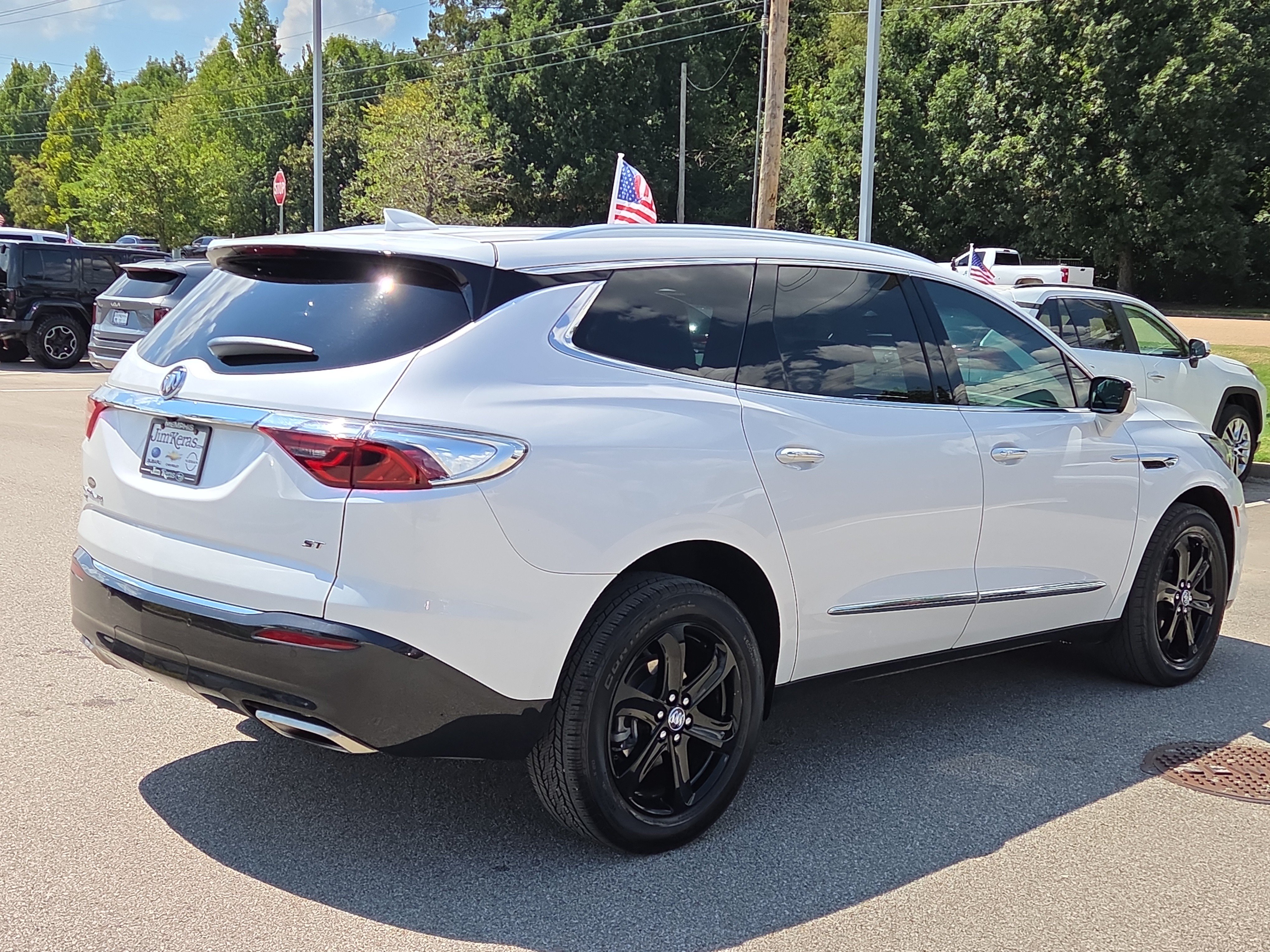 Used 2023 Buick Enclave Essence w/ Sport Touring Edition AWD/4WD image 3