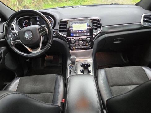 Used 2020 Jeep Grand Cherokee Altitude image 3