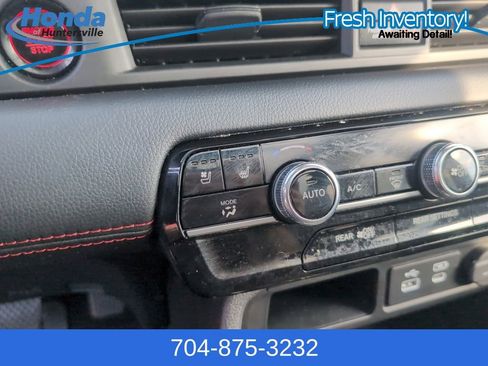 Used 2025 Honda Pilot Black Edition image 28