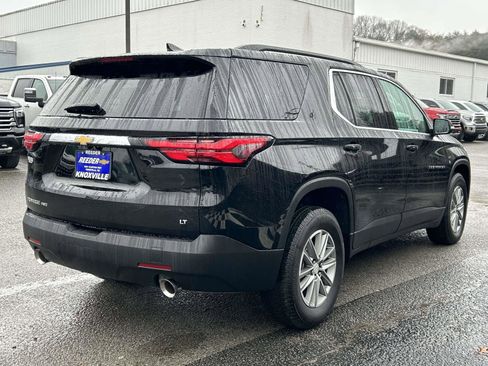 Used 2023 Chevrolet Traverse LT image 3