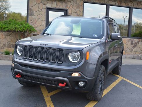 Used 2018 Jeep Renegade Trailhawk w/ Cold Weather Group II image 1