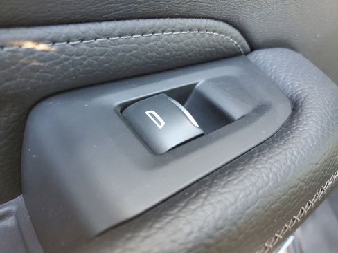 Used 2024 GMC Yukon XL Denali image 12