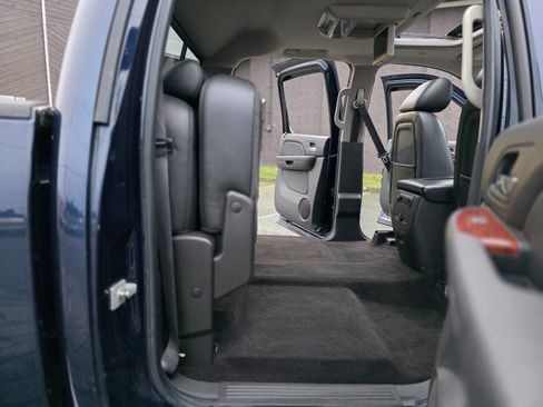 Used 2011 Chevrolet Silverado 3500 LTZ image 43