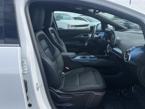 Used 2025 Chevrolet Equinox EV LT w/ Convenience Package image 26