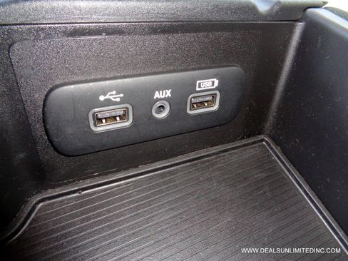 Used 2021 RAM 1500 Classic SLT RWD image 13