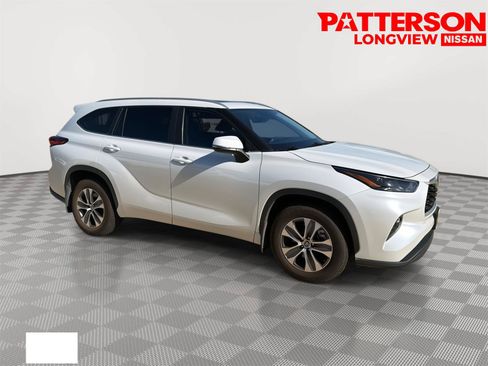 Used 2023 Toyota Highlander XLE FWD image 1
