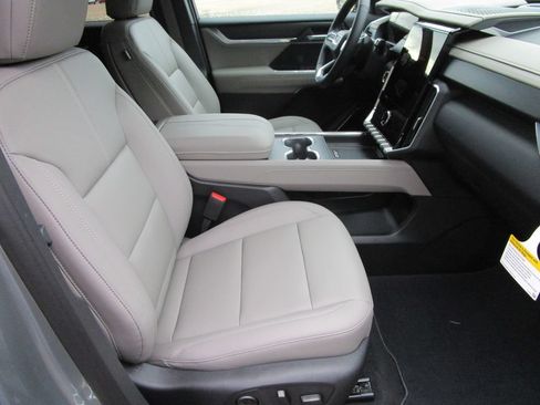 New 2026 GMC Acadia Elevation w/ Elevation Premium Package FWD image 31