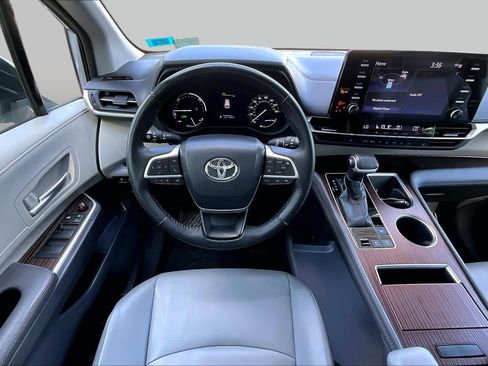Certified 2023 Toyota Sienna XLE AWD/4WD image 6