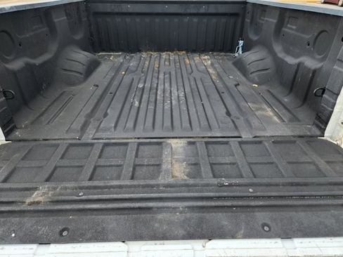 Used 2018 Nissan Titan SV w/ SV Convenience Package image 34