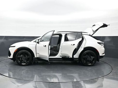 Used 2024 Chevrolet Equinox EV RS w/ LPO, Trailering Package FWD image 45