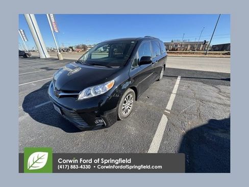 Used 2019 Toyota Sienna L image 1